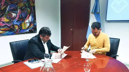 firma convenio  con AMT a